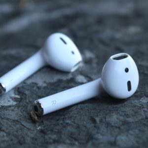 Read more about the article <strong>A Beginner’s Guide to Choosing the Right Wireless Earbuds</strong>
