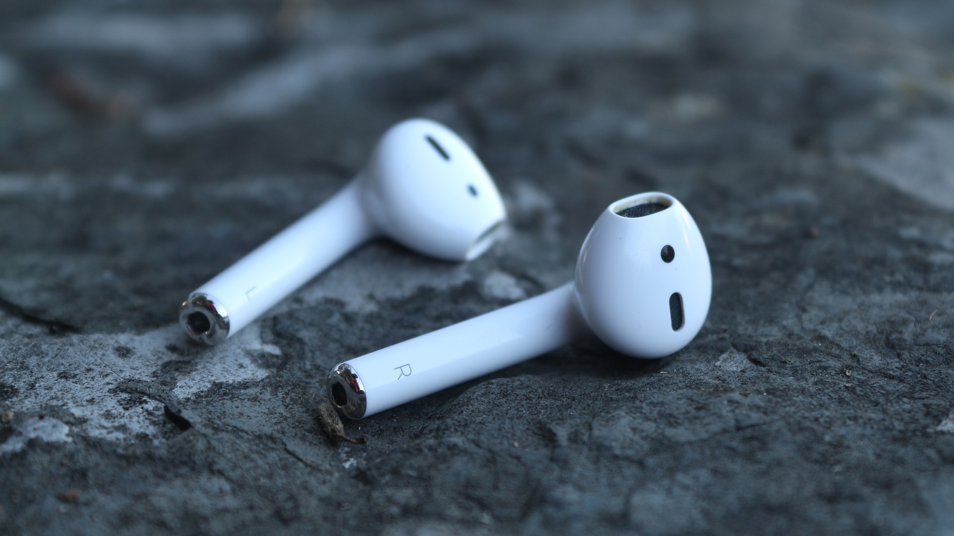 airpods-2854300_1920