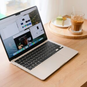 Read more about the article MacBook Air or Pro: How to Decide Which One to Buy